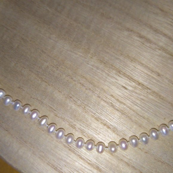 17 inch strand Genuine pearls newly restrung gold filled safety clasp pristine - Picture 9 of 13